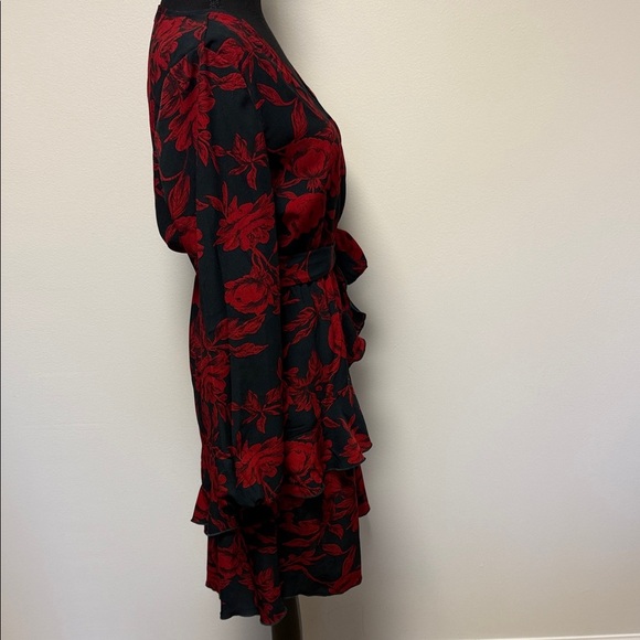 Elegant Black and Red Floral Long Sleeve Dress - Picture 8 of 8